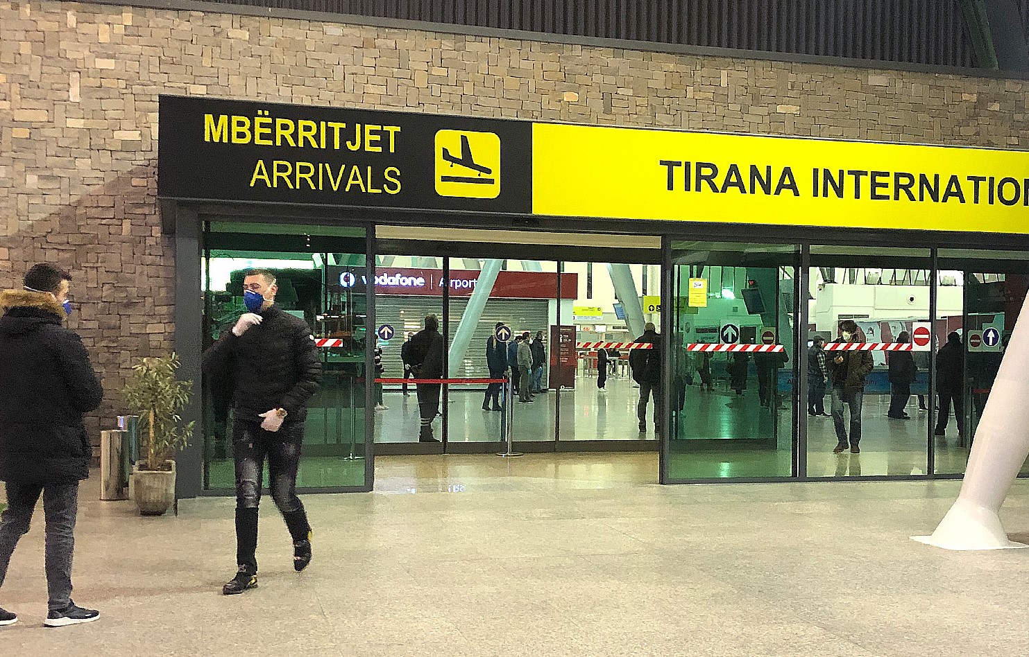 20 fluturime per neser- TIA: Kontaktoni kompanite per rregullat e karantines